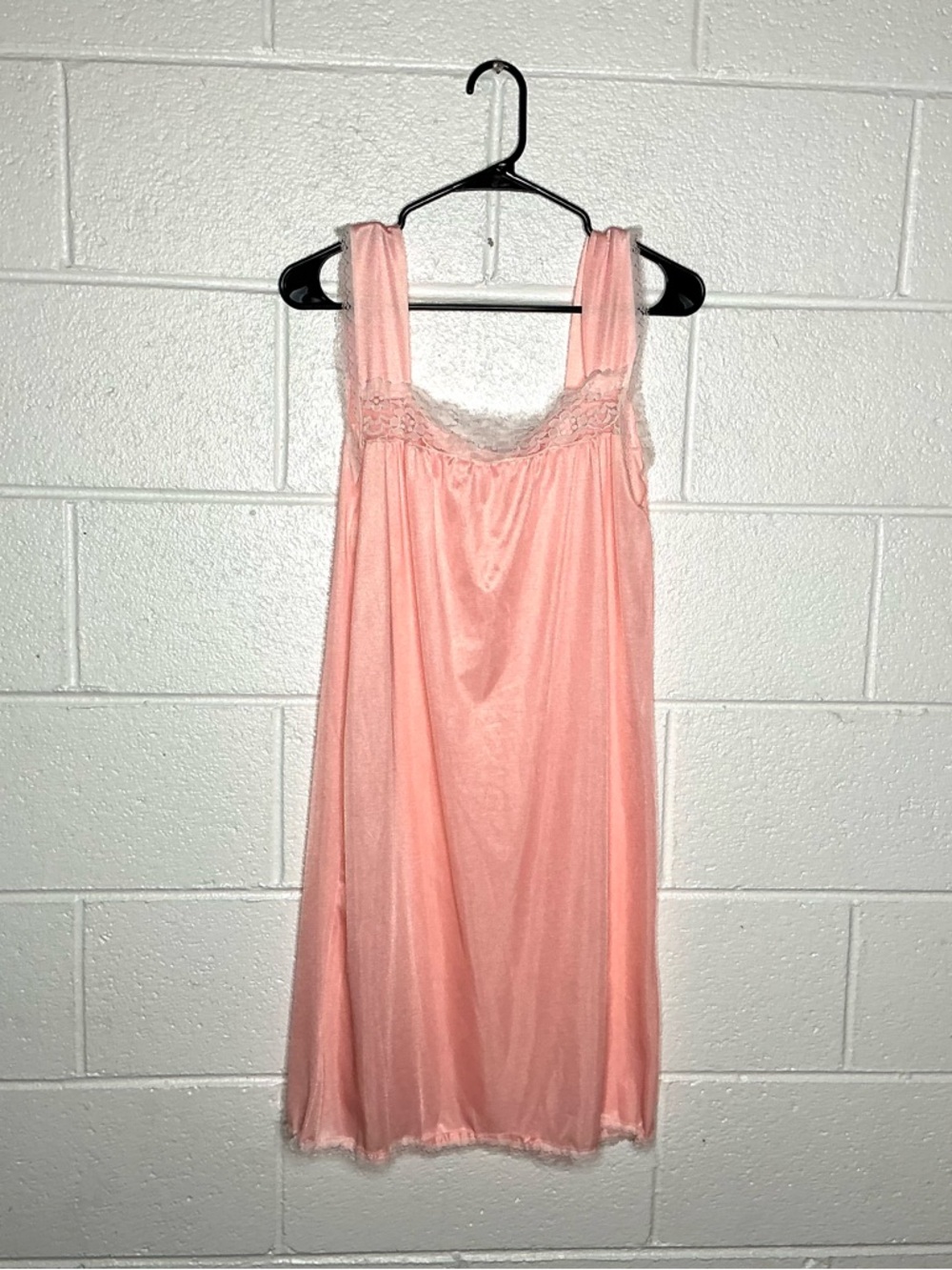 < Vintage 80’s Peachy Nylon Cottagecore Nightgown > - Picture 1 of 2